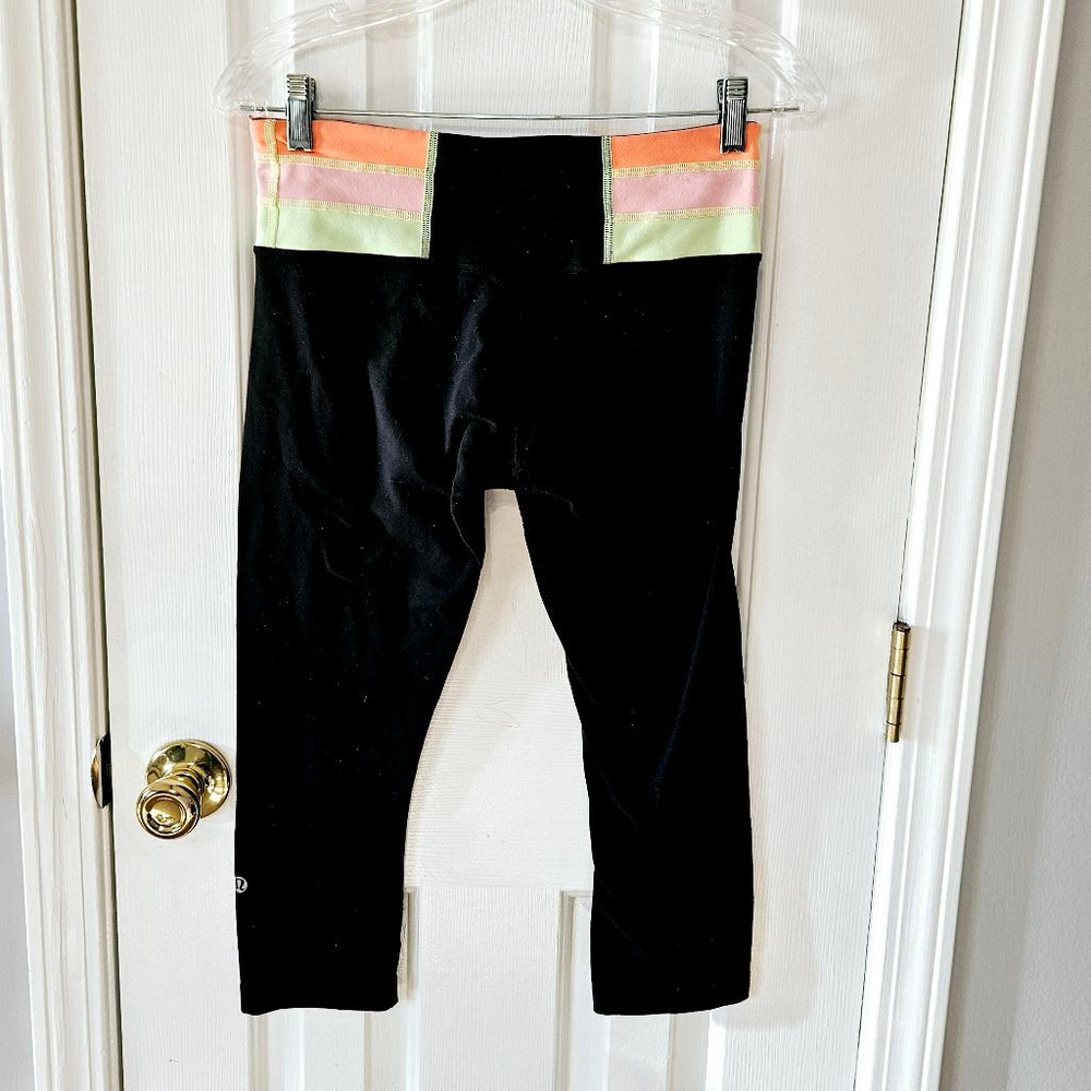 Women's Lululemon cropped Leggings, Size 6 - Picture 5 of 5